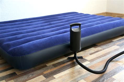 how to find a leak on an air mattress|How to Find a Leak in an Air Mattress 